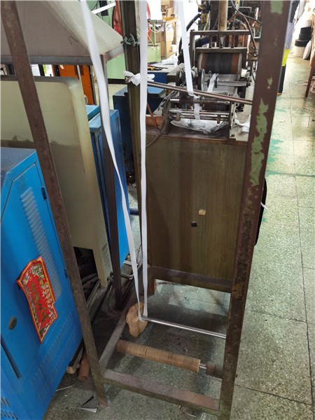 背膠機